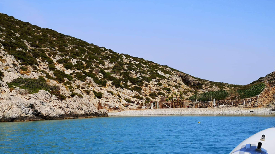 Κλιμάκιο ιατρών του νοσοκομείου της Λέρου επισκέφθηκε στην Κίναρο την κυρά Ρηνιώ