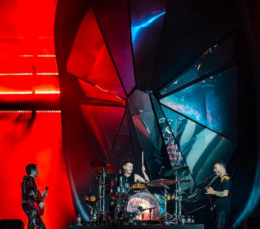 Muse: Το εκρηκτικό μουσικό τρίο έρχεται στην Αθήνα για μια ανεπανάληπτη συναυλία στο ΟΑΚΑ