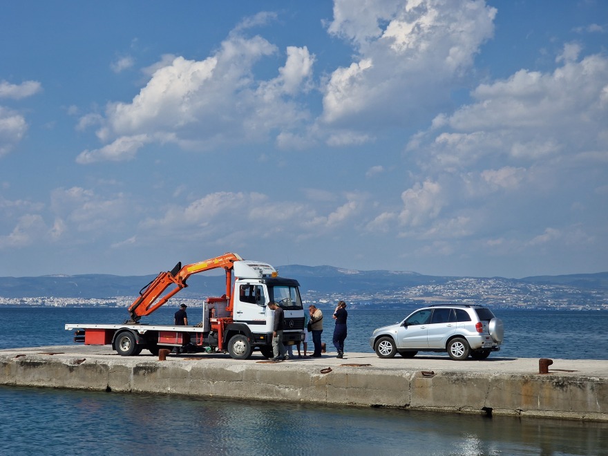 Θρίλερ στη Θεσσαλονίκη: Δύο νεκροί από πτώση αυτοκινήτου στη θάλασσα - Ήταν δεμένοι με χειροπέδες!