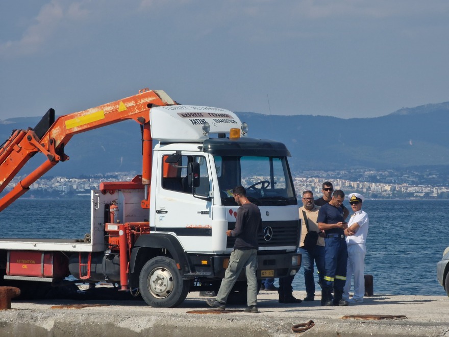 Θρίλερ στη Θεσσαλονίκη: Δύο νεκροί από πτώση αυτοκινήτου στη θάλασσα - Ήταν δεμένοι με χειροπέδες!