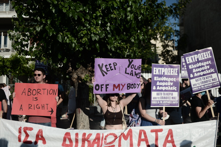 Συγκέντρωση στην αμερικανική πρεσβεία για το δικαίωμα στην άμβλωση - Δείτε φωτογραφίες