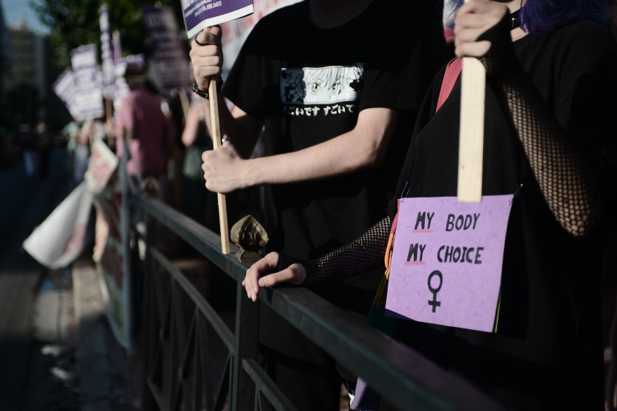 Συγκέντρωση στην αμερικανική πρεσβεία για το δικαίωμα στην άμβλωση - Δείτε φωτογραφίες