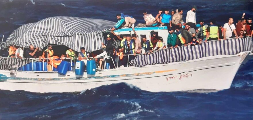 Διάσωση 220 μεταναστών νότια της Καρπάθου - Δείτε φωτογραφίες από την επιχείρηση του Λιμενικού