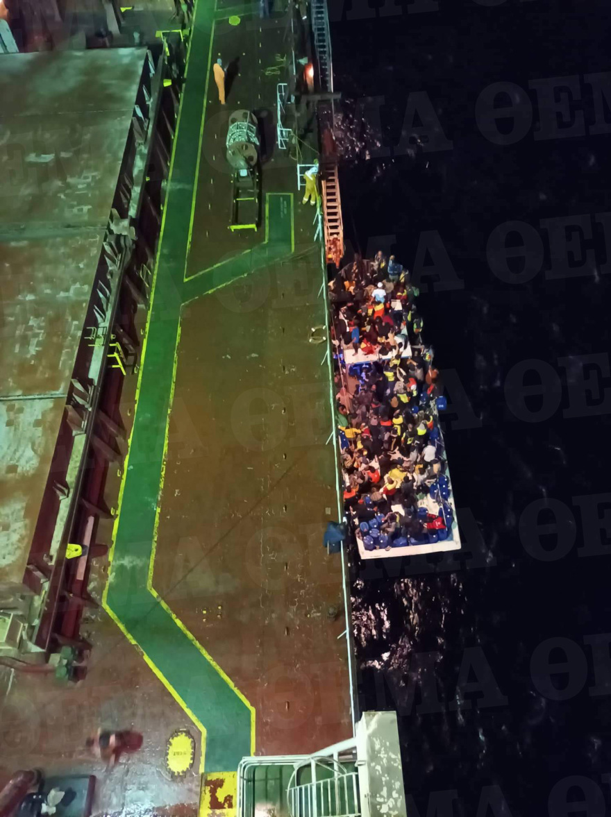 Φωτογραφία - ντοκουμέντο: Διάσωση 220 μεταναστών νότια της Καρπάθου 