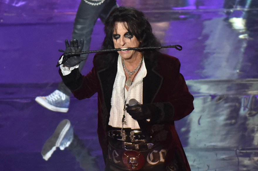 Ηρώδειο: Ο Alice Cooper που έκλεψε τις εντυπώσεις, η ροκ Bonnie Tyler και οι… Ρουβίτσες