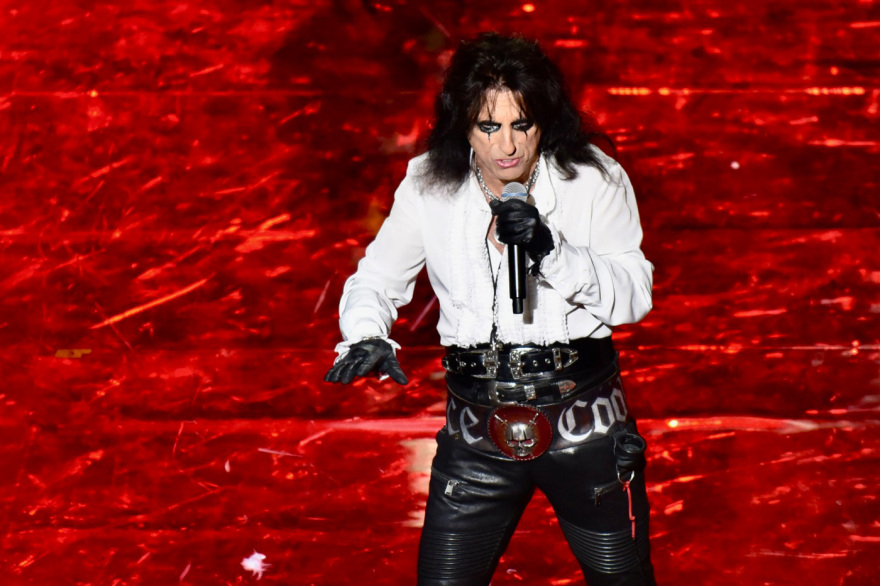 Ηρώδειο: Ο Alice Cooper που έκλεψε τις εντυπώσεις, η ροκ Bonnie Tyler και οι… Ρουβίτσες