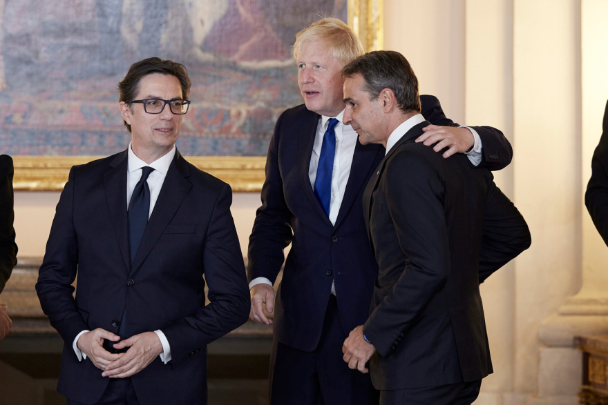 Στο δείπνο της Συνόδου Κορυφής του ΝΑΤΟ ο Μητσοτάκης: Μίλησε με Μπάιντεν, Τζόνσον, Μακρόν - Βίντεο και φωτογραφίες