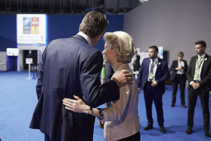 Σύνοδος Κορυφής ΝΑΤΟ: Ο Μητσοτάκης είδε Τζόνσον, Τριντό και Άντερσον