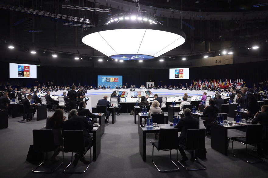 Σύνοδος Κορυφής ΝΑΤΟ: Ο Μητσοτάκης είδε Τζόνσον, Τριντό και Άντερσον