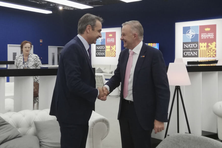 Σύνοδος Κορυφής ΝΑΤΟ: Ο Μητσοτάκης είδε Τζόνσον, Τριντό και Άντερσον