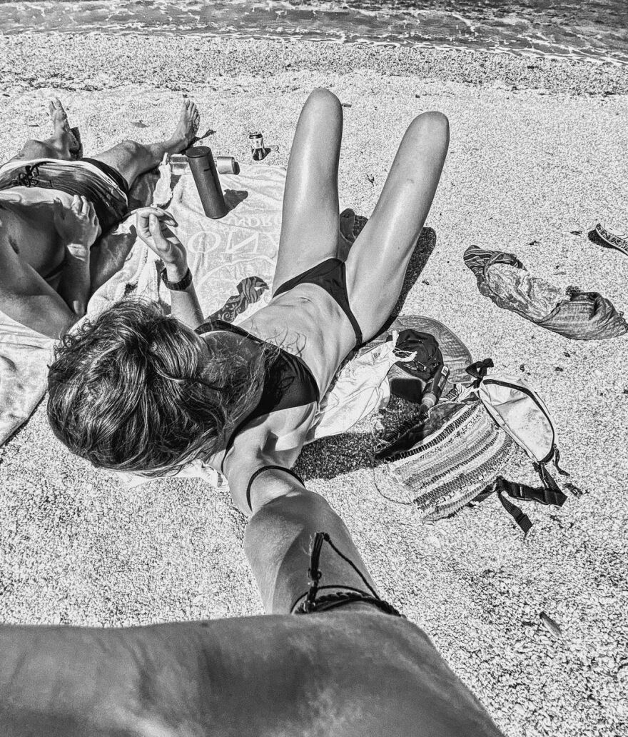 Γαία Μερκούρη και Άγγελος Λάτσιος απολαμβάνουν τις διακοπές τους στην Άνδρο