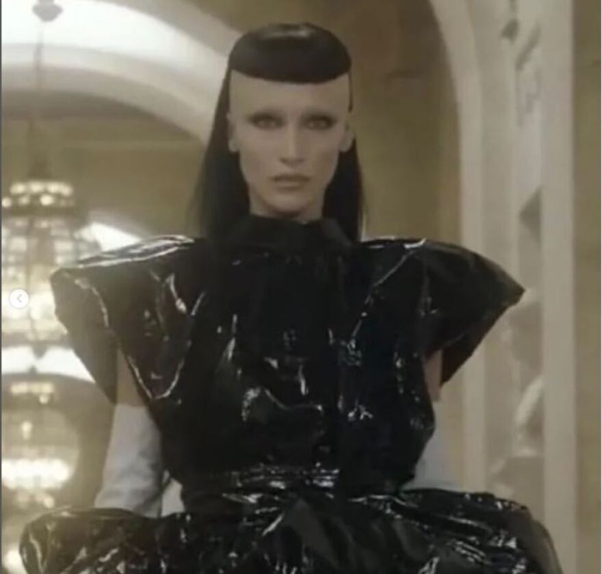 Bella και Gigi Hadid με ξυρισμένα κεφάλια στην πασαρέλα του Marc Jacobs