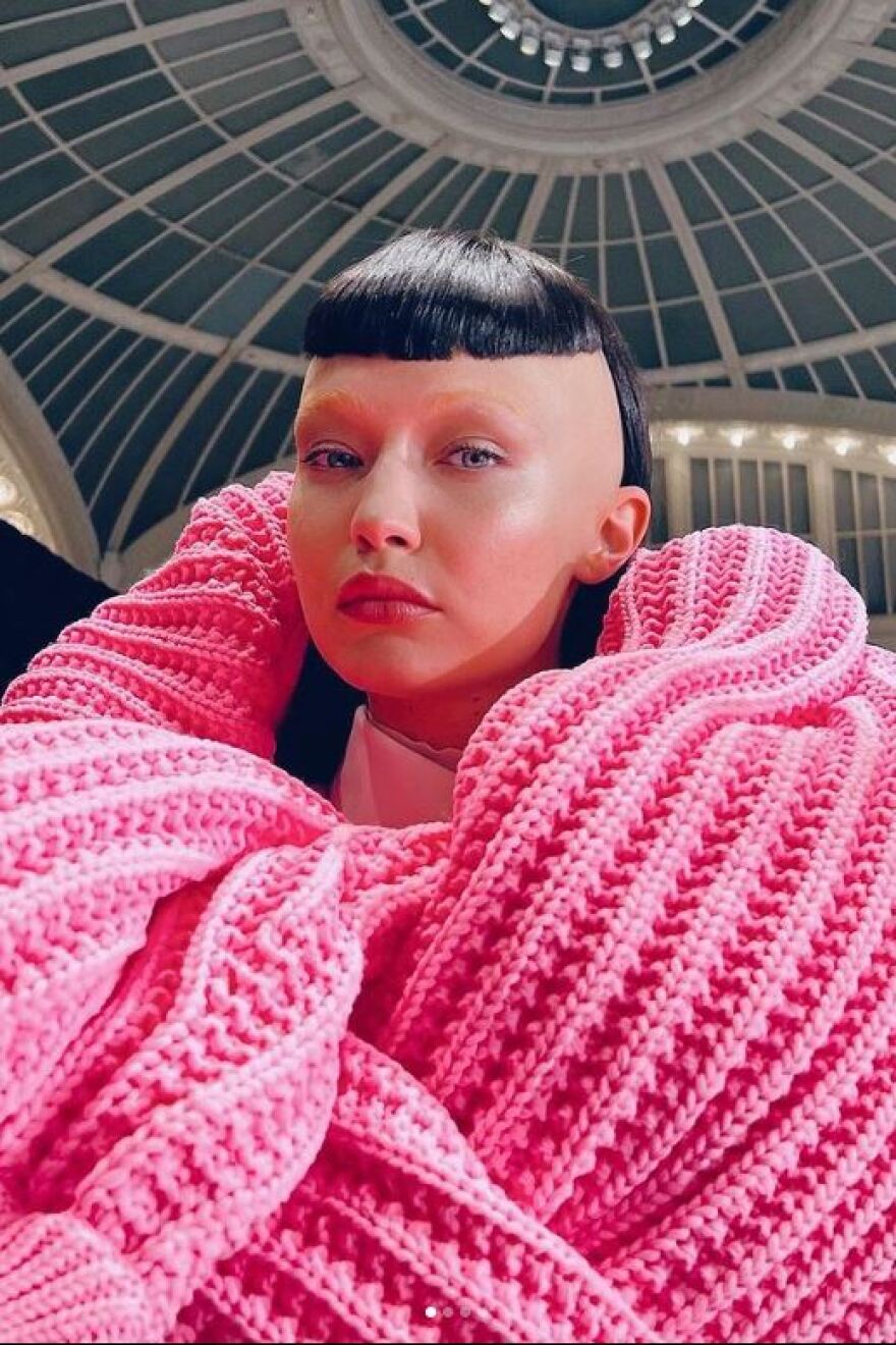 Bella και Gigi Hadid με ξυρισμένα κεφάλια στην πασαρέλα του Marc Jacobs