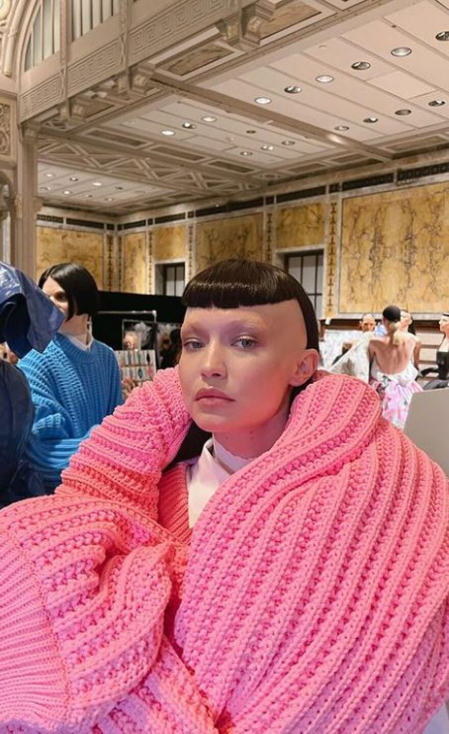 Bella και Gigi Hadid με ξυρισμένα κεφάλια στην πασαρέλα του Marc Jacobs