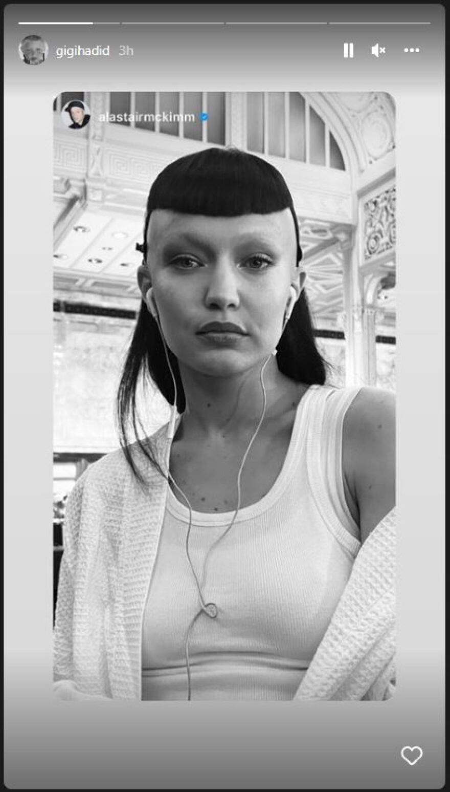 Bella και Gigi Hadid με ξυρισμένα κεφάλια στην πασαρέλα του Marc Jacobs