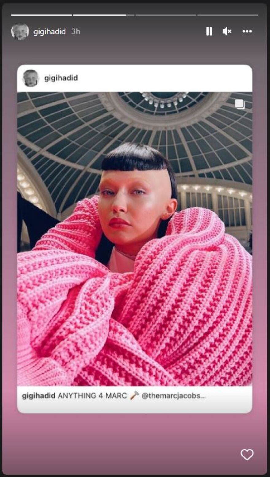 Bella και Gigi Hadid με ξυρισμένα κεφάλια στην πασαρέλα του Marc Jacobs