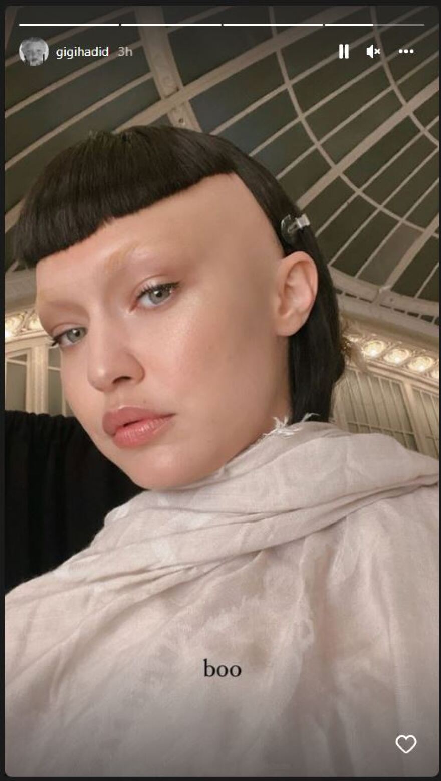 Bella και Gigi Hadid με ξυρισμένα κεφάλια στην πασαρέλα του Marc Jacobs