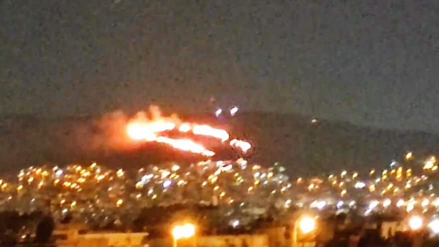 Φωτιά στο Σχιστό: Υπό μερικό έλεγχο, άνοιξαν οι δρόμοι