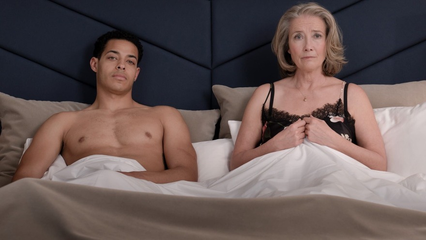 Έμμα Τόμσον: «Δεν χρειάζεται να αγαπάμε τα σώματά μας, αλλά να τα αποδεχόμαστε»