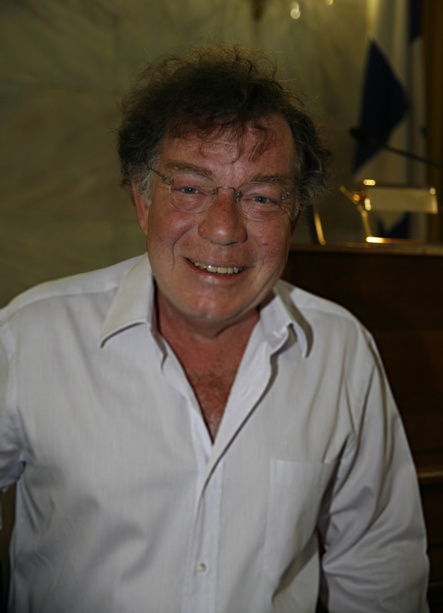 Πέθανε ο Ηλίας Νικολακόπουλος - Έπαθε ανακοπή ενώ κολυμπούσε στη Σύρο 