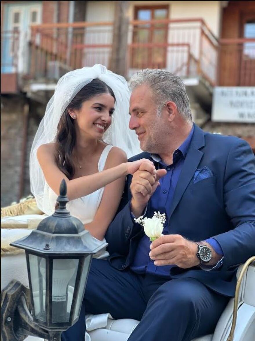 Η γη της ελιάς: O γάμος, η ολέθρια σχέση και η σύλληψη