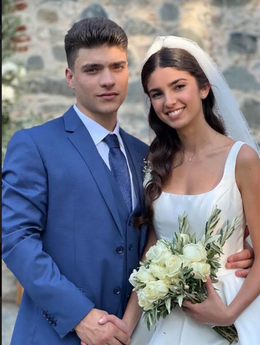 Η γη της ελιάς: O γάμος, η ολέθρια σχέση και η σύλληψη