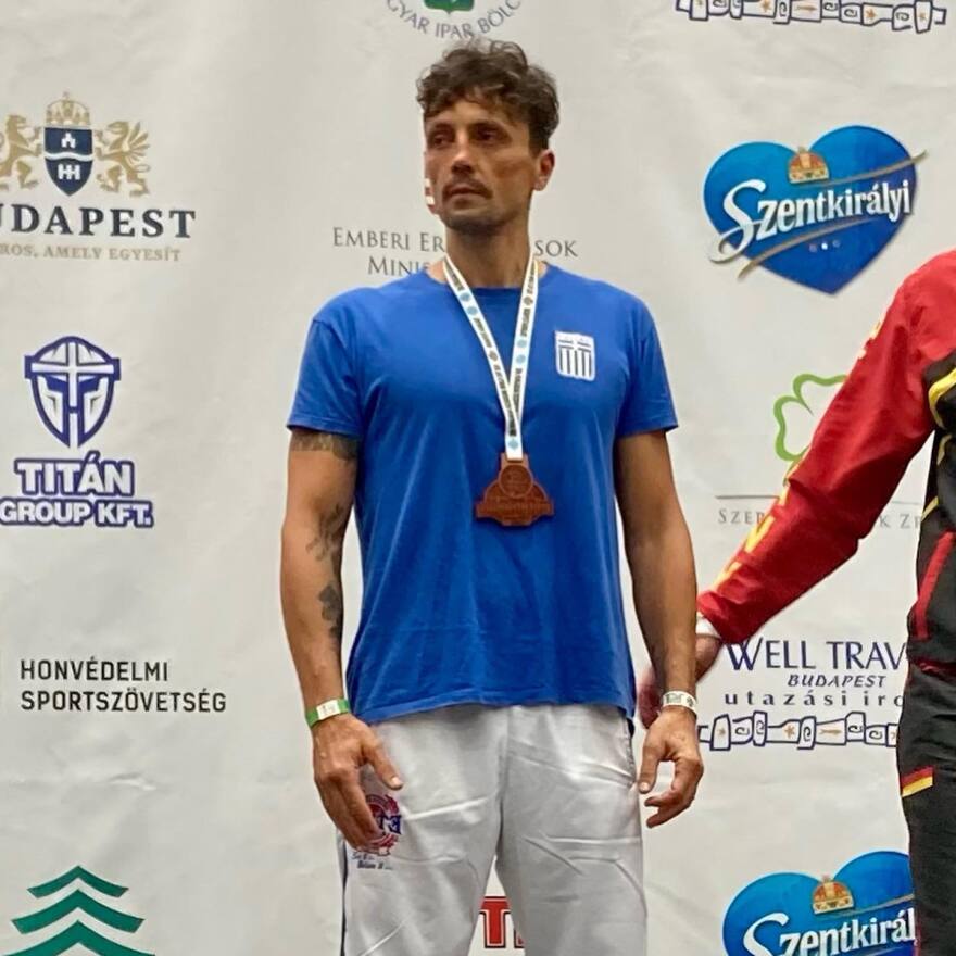 Παλαιό Φάληρο: Με δική του σχολή και παγκόσμιες διακρίσεις ο προπονητής kick boxing που συνελήφθη για ασέλγεια