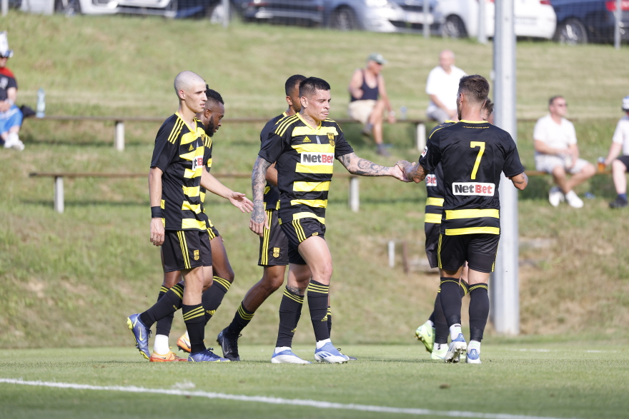 Άρης - Αμβούργο 3-4: Ανταγωνιστικός για ένα ημίχρονο 