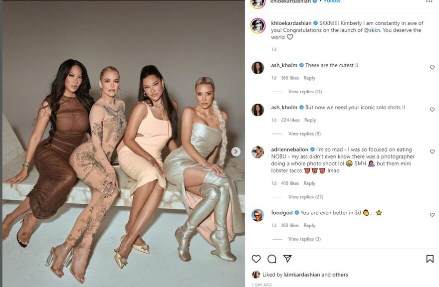 Η Κλόε Καρντάσιαν «νιώθει δέος» για την αδερφή της Κιμ