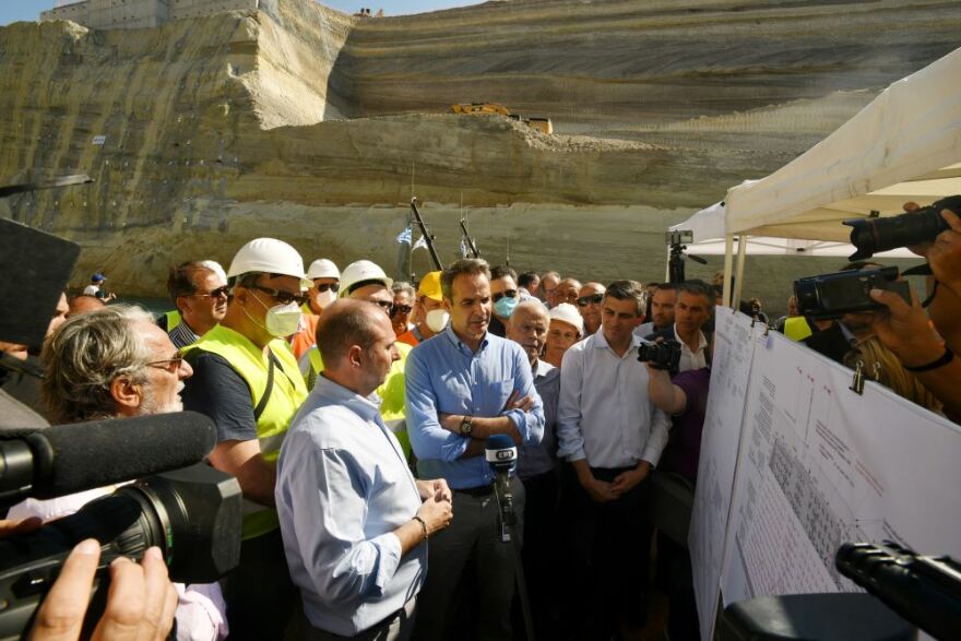 Κυριάκος Μητσοτάκης: Επιθεώρηση στα έργα αποκατάστασης στη Διώρυγα της Κορίνθου