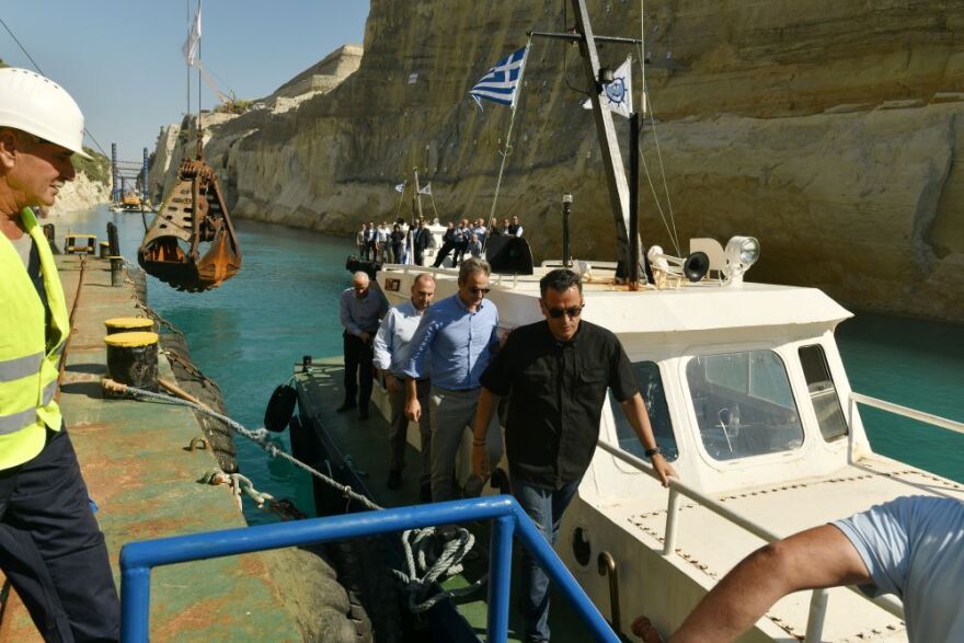 Κυριάκος Μητσοτάκης: Επιθεώρηση στα έργα αποκατάστασης στη Διώρυγα της Κορίνθου