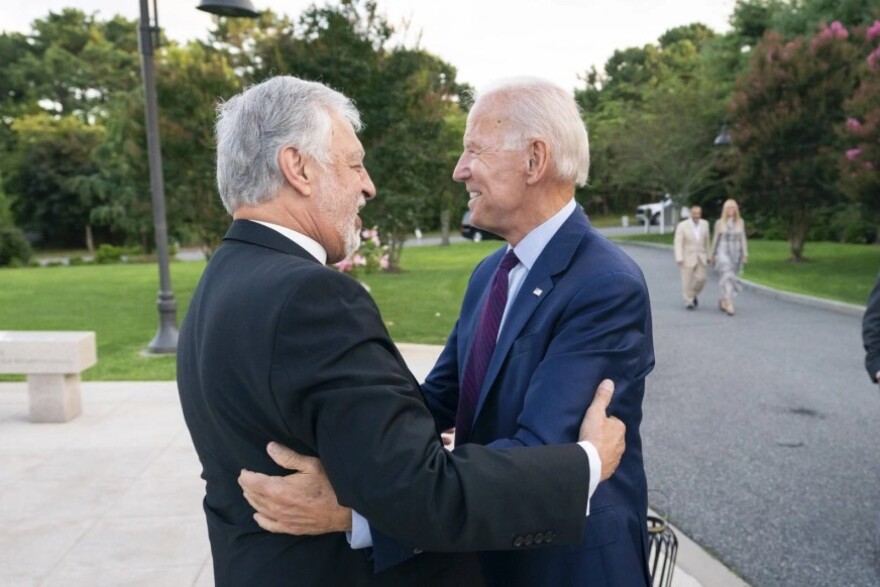 Μπάιντεν - Father Alex: Ο Έλληνας που θα τιμηθεί με το «Προεδρικό Μετάλλιο της Ελευθερίας»