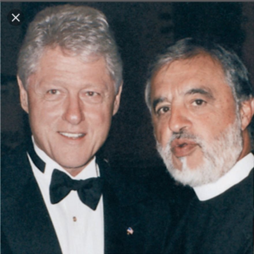 Μπάιντεν - Father Alex: Ο Έλληνας που θα τιμηθεί με το «Προεδρικό Μετάλλιο της Ελευθερίας»