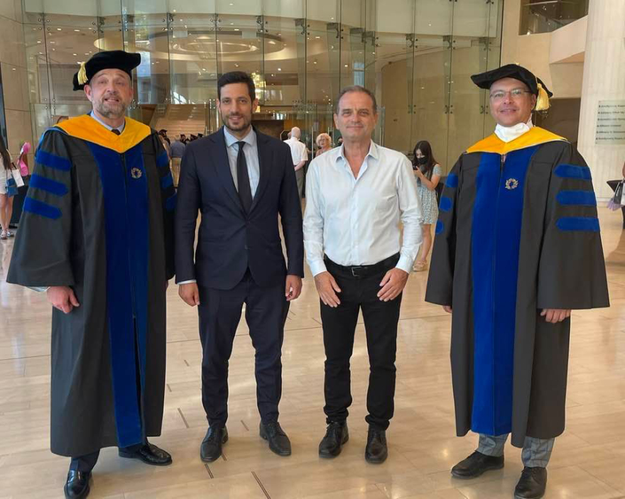 Πλήθος κόσμου στην αποφοίτηση του Hellenic American University στο Μέγαρο Μουσικής