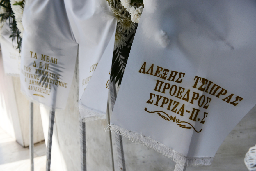 Ηλίας Νικολακόπουλος: Τελευταίο αντίο στο Α' Νεκροταφείο - Δείτε φωτογραφίες