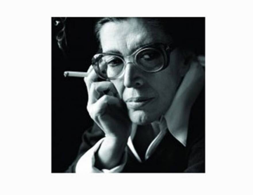 Ντίνα Κώνστα: Η ανεξάρτητη γυναίκα, η σπουδαία θεατρική ηθοποιός και η ακοπιάριστη Ντένη Μαρκορά