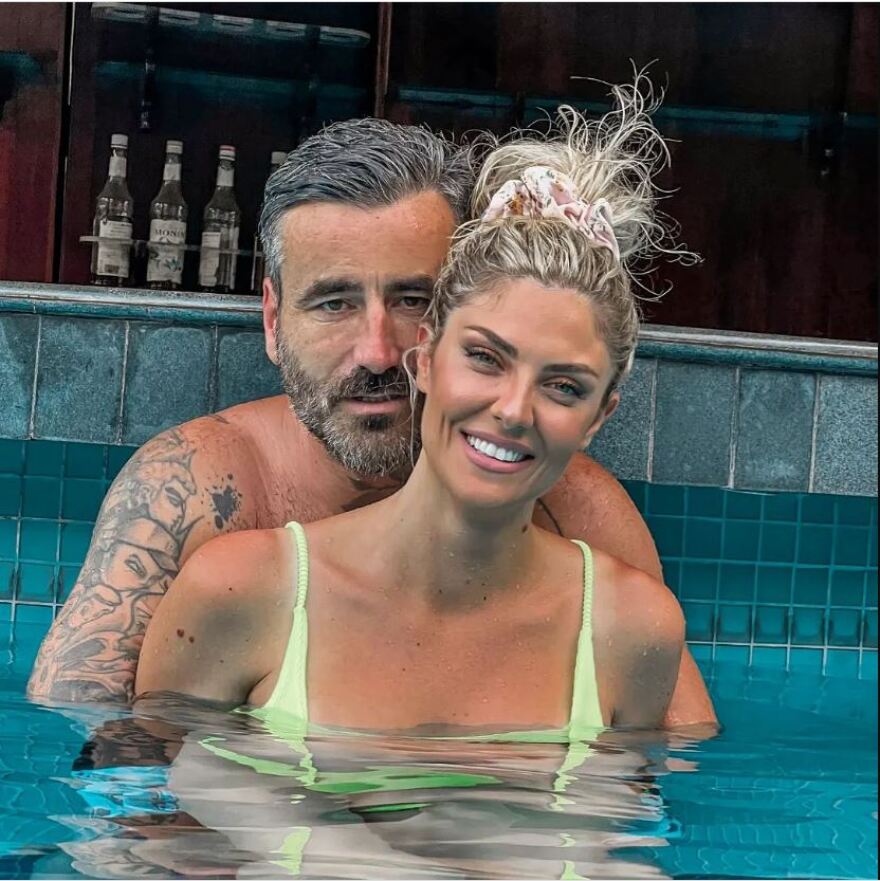 Κρίστη Καθάργια - Γιώργος Μαυρίδης: Οι φωτογραφίες μέσα στην πισίνα