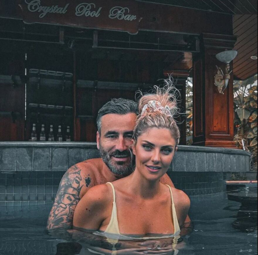 Κρίστη Καθάργια - Γιώργος Μαυρίδης: Οι φωτογραφίες μέσα στην πισίνα