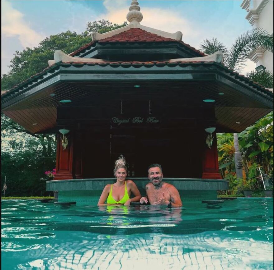 Κρίστη Καθάργια - Γιώργος Μαυρίδης: Οι φωτογραφίες μέσα στην πισίνα