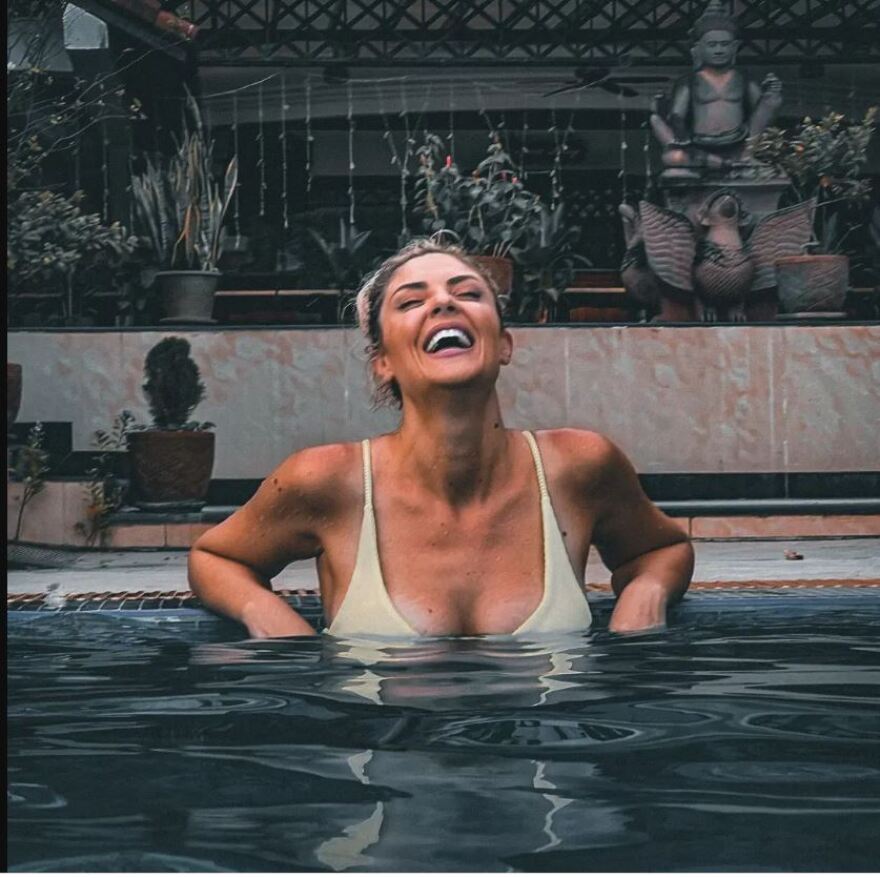 Κρίστη Καθάργια - Γιώργος Μαυρίδης: Οι φωτογραφίες μέσα στην πισίνα