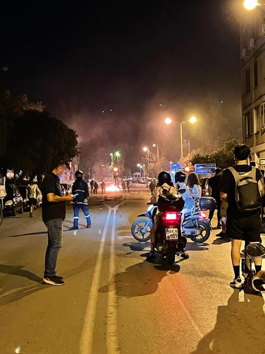 Επεισόδια στα Ιλίσια ύστερα από αντιρατσιστική συναυλία - Δείτε βίντεο