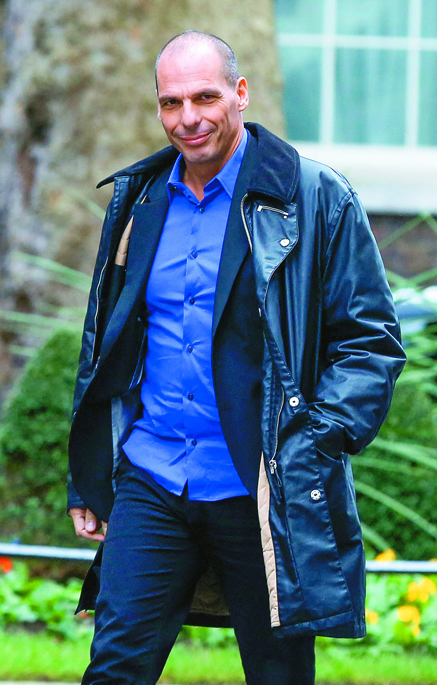 To πικρό καλοκαίρι του 2015: Όταν η Ελλάδα βρέθηκε να χορεύει στο χείλος του γκρεμού