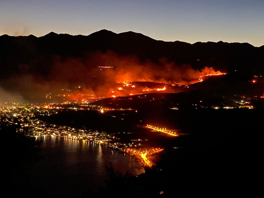 Φωτιές: Πύρινα μέτωπα σε Ιτέα και Κρανίδι - Στη μάχη τα εναέρια μέσα 