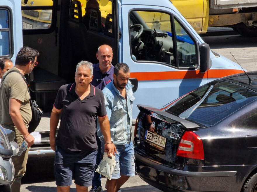 Θεσσαλονίκη: Ποινική δίωξη στον Αλγερινό που βούτηξε με χειροπέδες στον Θερμαϊκό - Παραπέμφθηκε να δικαστεί στο αυτόφωρο