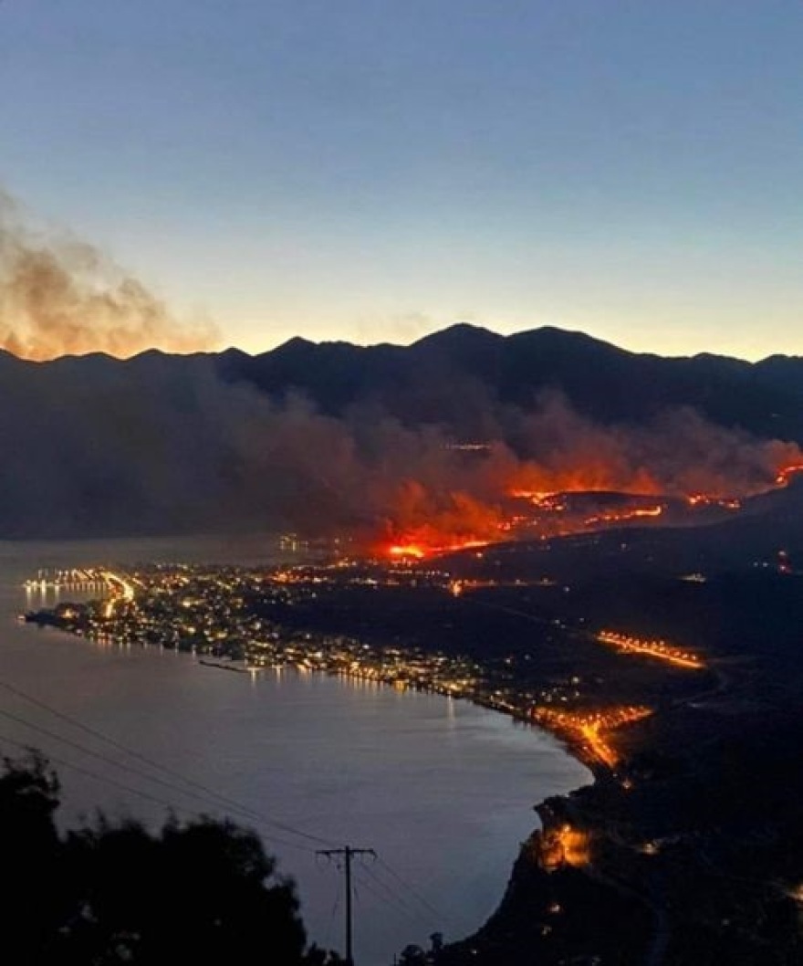 Φωτιές: Πύρινα μέτωπα σε Ιτέα και Κρανίδι - Στη μάχη τα εναέρια μέσα 