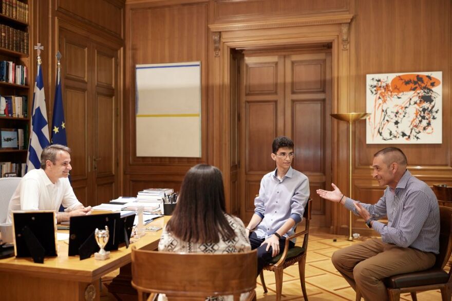 Μητσοτάκης στον Ιρανό αριστούχο των Πανελλαδικών: «Η Ελλάδα είναι μια χώρα ανοιχτή σε όσους θέλουν να ενσωματωθούν»