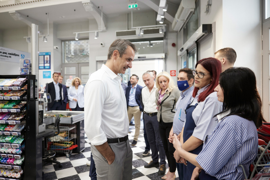 Ψηφιακή κάρτα εργασίας: Ο Μητσοτάκης πήγε σε σούπερ μάρκετ και έστειλε μήνυμα ότι οι εργοδότες δεν θα μπορούν να εκμεταλλεύονται εργαζόμενους