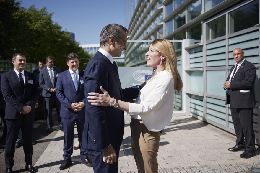 Κυριάκος Μητσοτάκης: Συναντήθηκε με την Μετσόλα στο Ευρωκοινοβούλιο