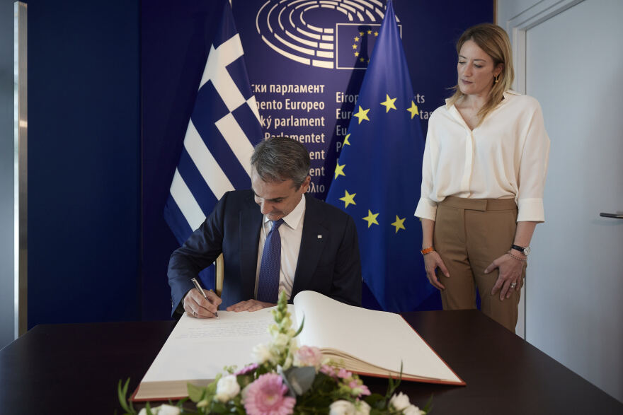 Κυριάκος Μητσοτάκης: Συναντήθηκε με την Μετσόλα στο Ευρωκοινοβούλιο
