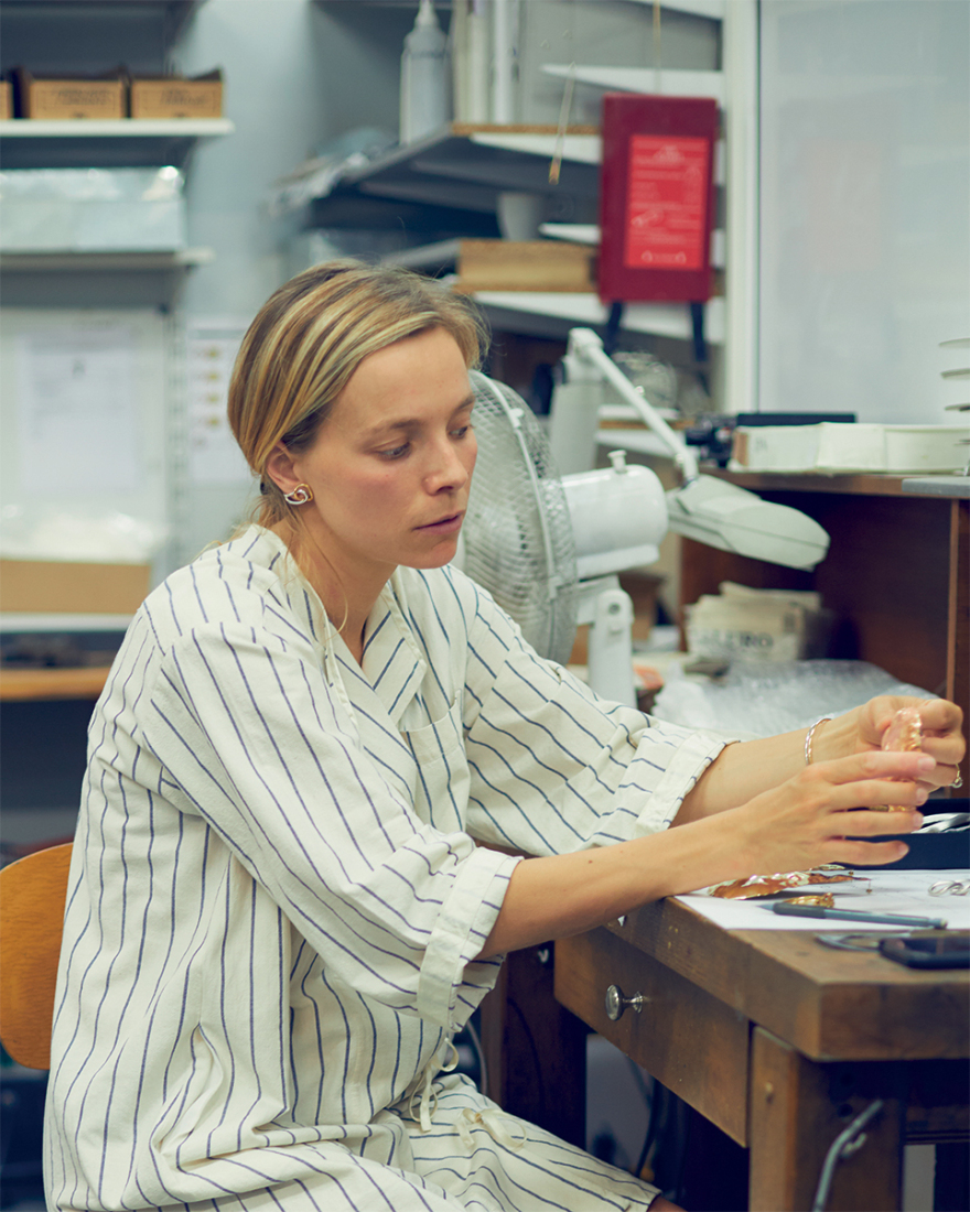 Charlotte Chesnais: Η δημιουργός των VIP κοσμημάτων